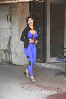 Malaika Arora feet photo thumbnail