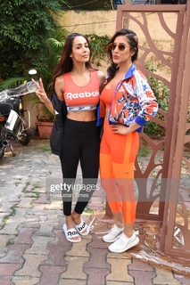 Malaika Arora feet photo thumbnail