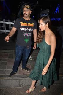 Malaika Arora feet photo thumbnail
