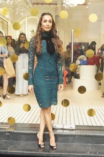 Malaika Arora feet photo thumbnail