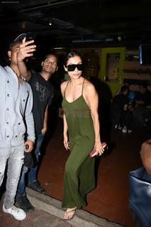 Malaika Arora feet photo thumbnail