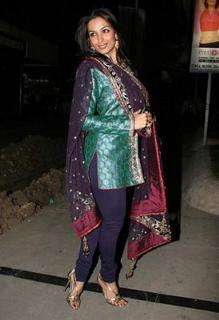 Malaika Arora feet photo thumbnail