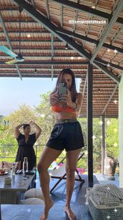 Malaika Arora feet photo thumbnail