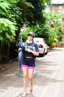Malaika Arora feet photo thumbnail
