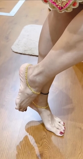 Malaika Arora feet photo thumbnail