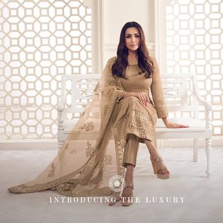 Malaika Arora feet photo thumbnail
