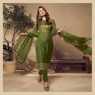 Malaika Arora feet photo thumbnail