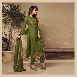 Malaika Arora feet photo thumbnail