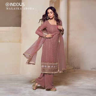 Malaika Arora feet photo thumbnail