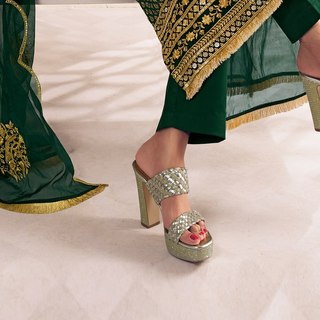 Malaika Arora feet photo thumbnail