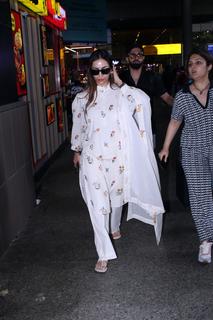 Malaika Arora feet photo thumbnail