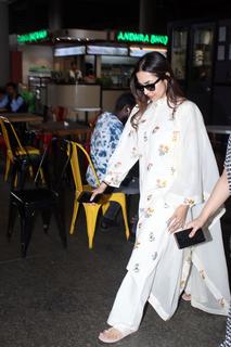 Malaika Arora feet photo thumbnail