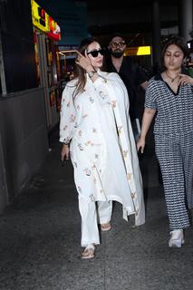 Malaika Arora feet photo thumbnail