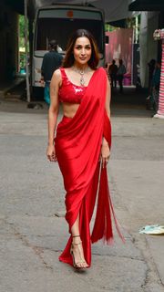 Malaika Arora feet photo thumbnail