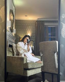 Malaika Arora feet photo thumbnail
