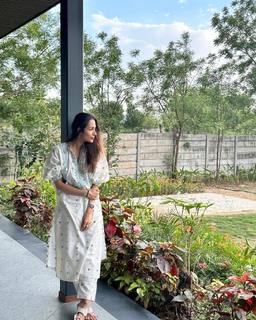 Malaika Arora feet photo thumbnail