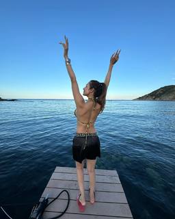 Malaika Arora feet photo thumbnail