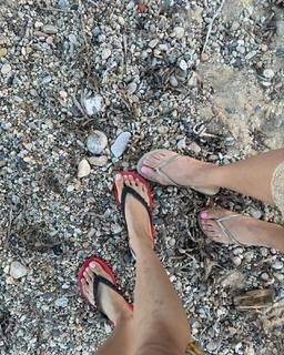 Malaika Arora feet photo thumbnail
