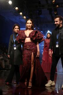 Malaika Arora feet photo thumbnail