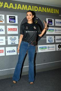 Malaika Arora feet photo thumbnail