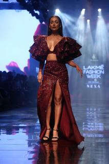 Malaika Arora feet photo thumbnail
