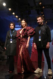 Malaika Arora feet photo thumbnail