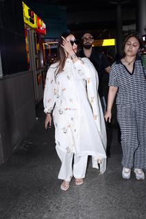 Malaika Arora feet photo thumbnail