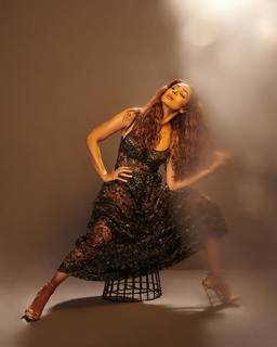 Malaika Arora feet photo thumbnail