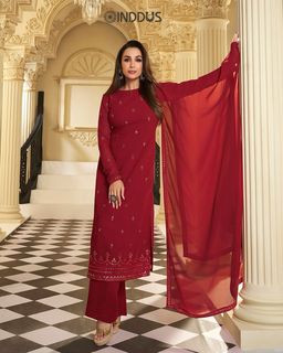Malaika Arora feet photo thumbnail