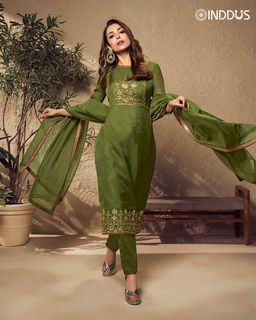 Malaika Arora feet photo thumbnail