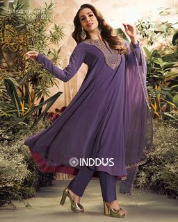 Malaika Arora feet photo thumbnail