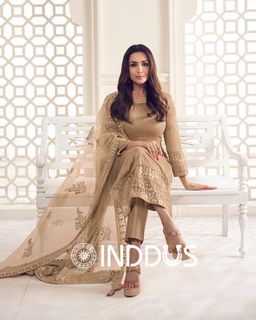 Malaika Arora feet photo thumbnail