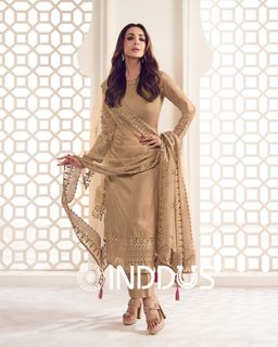 Malaika Arora feet photo thumbnail