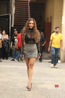 Malaika Arora feet photo thumbnail