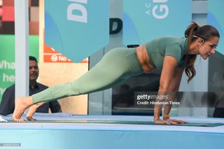 Malaika Arora feet photo thumbnail