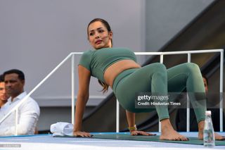 Malaika Arora feet photo thumbnail