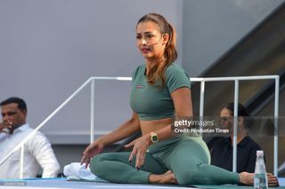 Malaika Arora feet photo thumbnail