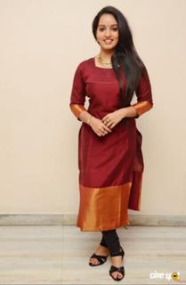 Malavika Menon feet photo 5