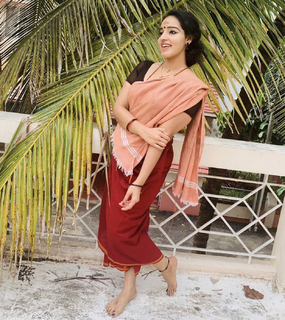 Malavika Menon feet photo 10
