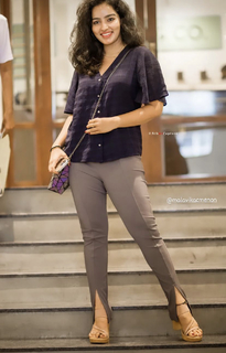 Malavika Menon feet photo 12