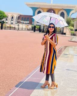 Malavika Menon feet photo 4