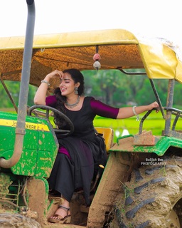 Malavika Menon feet photo 3