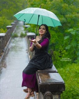 Malavika Menon feet photo 2
