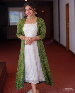 Malavika Menon feet photo 1