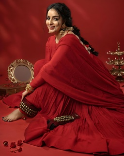 Malavika Menon feet photo 17