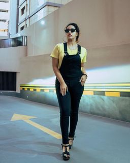 Malavika Menon feet photo 6