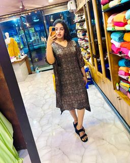 Malavika Menon feet photo 8