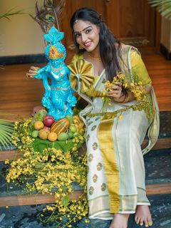 Malavika Menon feet photo 4