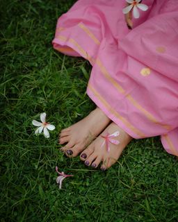 Malavika Menon feet photo 3