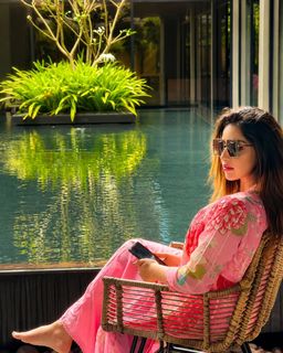 Malavika Menon feet photo 1